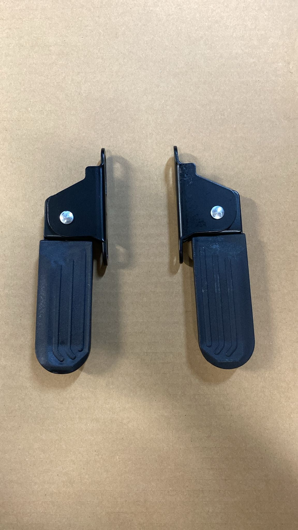 V20 Passenger Pegs