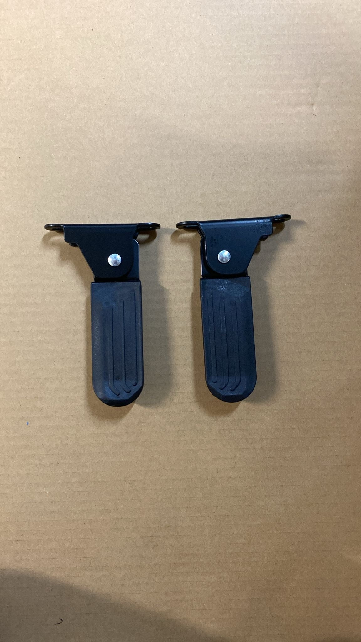V20 Passenger Pegs